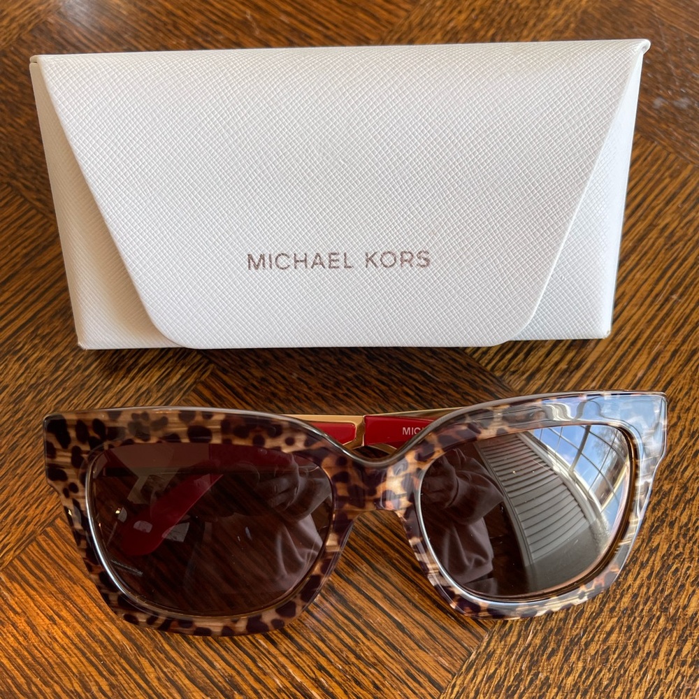 Michael Kors sunglasses with leopard and red details